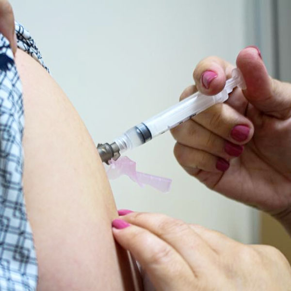Quatá recebe 170 doses para início da vacinação de idosos e cuidadores