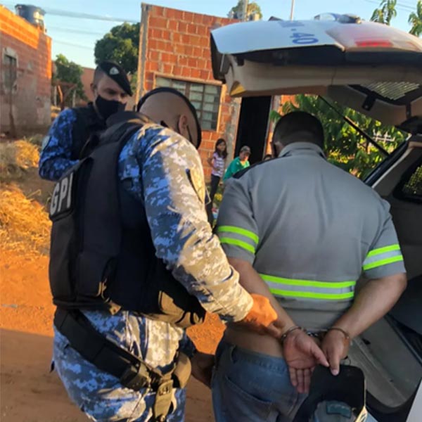 Suspeito de matar mulher e enteada de 9 anos em SP e enterrar corpos em quintal é preso em MS