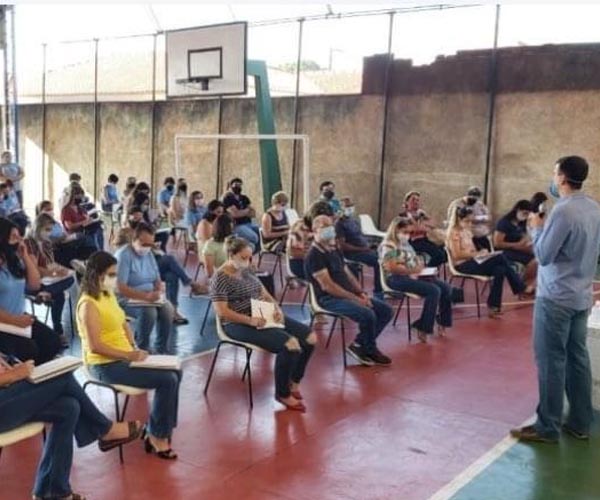 Profissionais da Educação recebem capacitação para retorno presencial