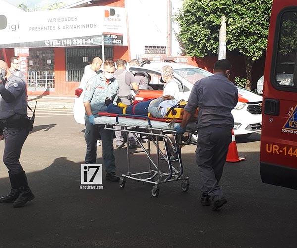 Motociclista perde controle da direção e sofre acidente em cruzamento de vias