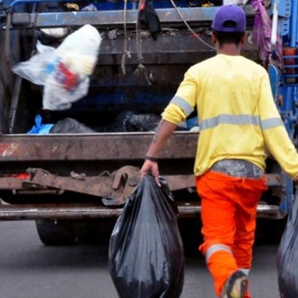 Coleta de lixo no Centro passará a ser pela manhã