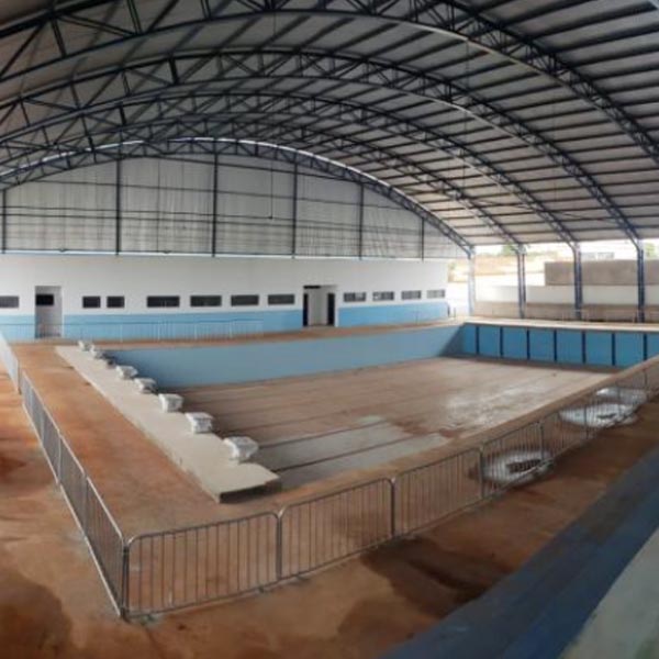 Prefeito vistoria condições da piscina Semiolímpica e encontra vários problemas