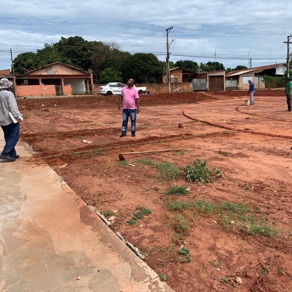 Prefeitura inicia construção de praça na Humberto Soncini