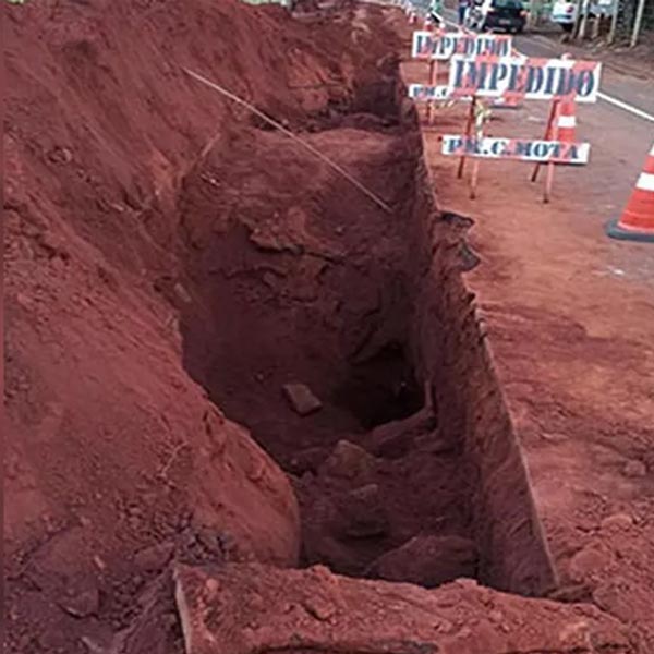 Trabalhador morre soterrado em obra na rede de água e esgoto em Cândido Mota