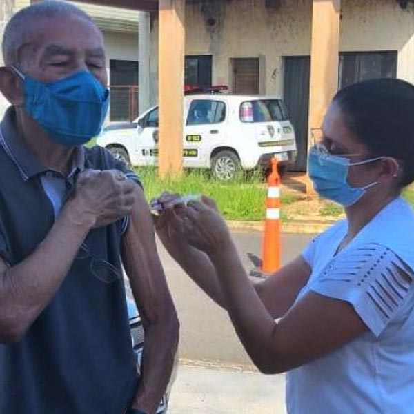 Vacinação de idosos com 68 anos será nos postos na segunda-feira (05)