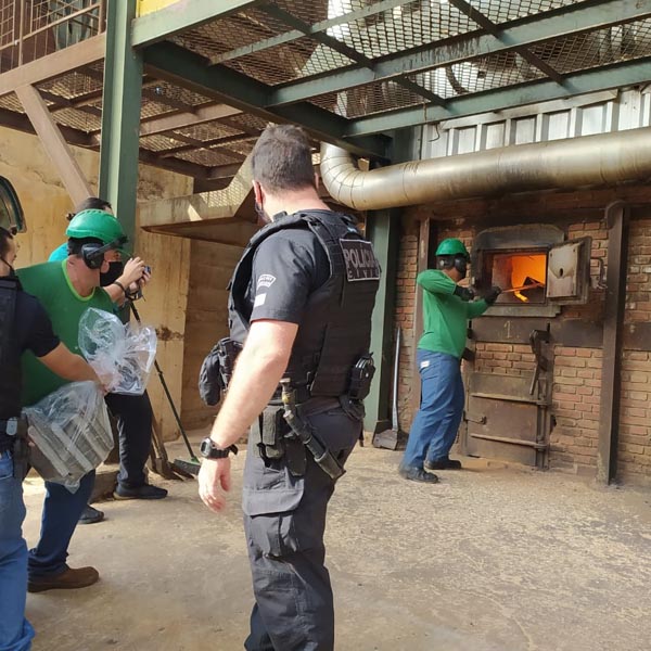 Polícia Civil de Palmital faz incineração de mais de meia tonelada de drogas apreendidas