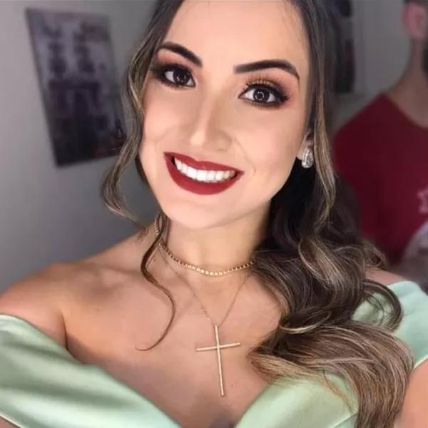Psicóloga morre após carro bater em prédio no centro de Assis; motorista foi preso em flagrante