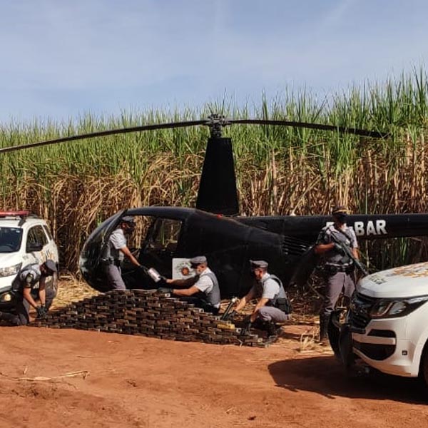 Helicóptero é encontrado com mais de 150 tijolos de crack e cocaína em Lutécia