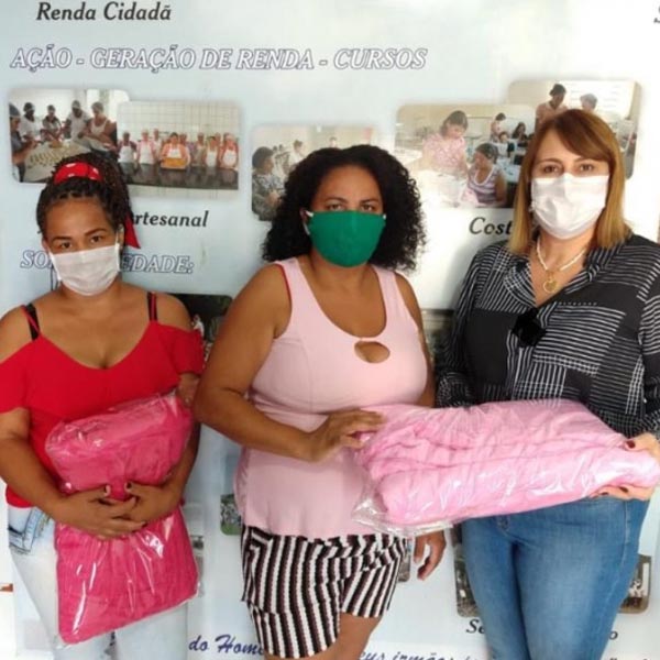 Prefeitura de Quatá entrega 270 cobertores a famílias carentes