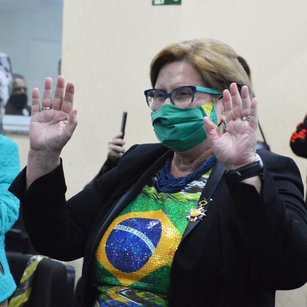 Câmara parabeniza Elzinha Pacheco pela sua trajetória como atleta paraguaçuense