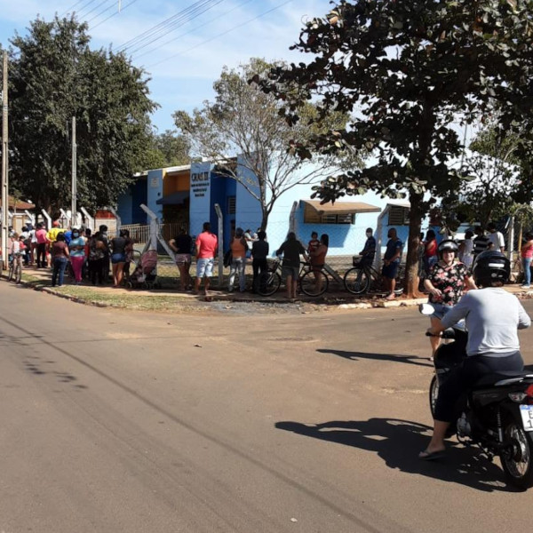Cestas doadas pelo Estado são entregues à população de Paraguaçu