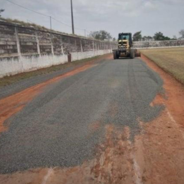 Pista de atletismo do Estádio Municipal é revitalizada