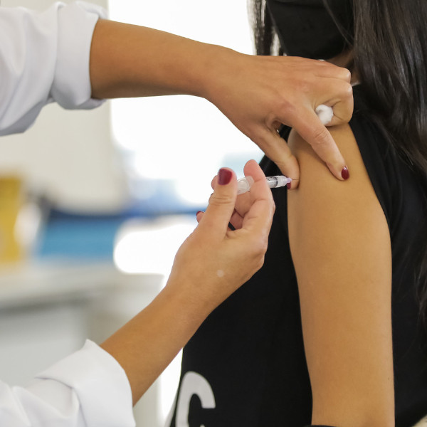 2ª dose de vacinação de Astrazeneca e Coronavac acontece neste sábado (28)