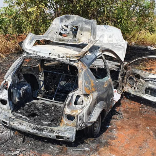 Corpo é encontrado carbonizado dentro de porta-malas de carro incendiado na região de Marília