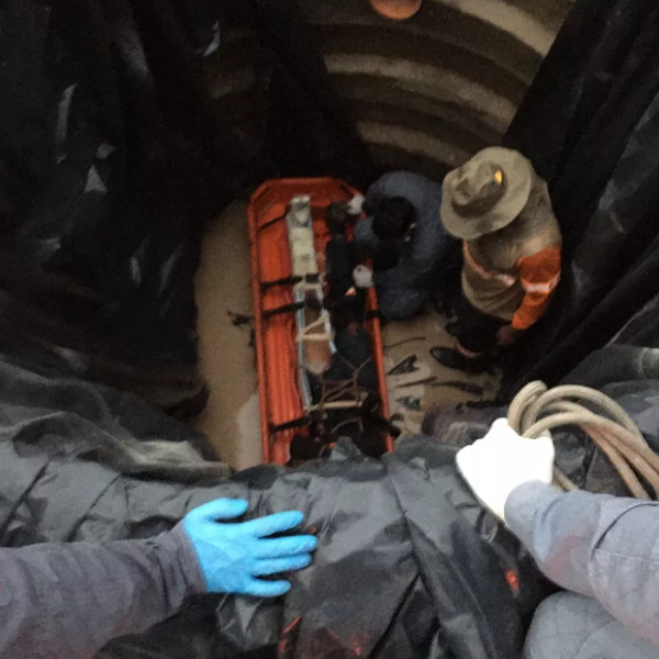 Homem é socorrido após cair em fosso de mais de 4 metros de profundidade em Tupã
