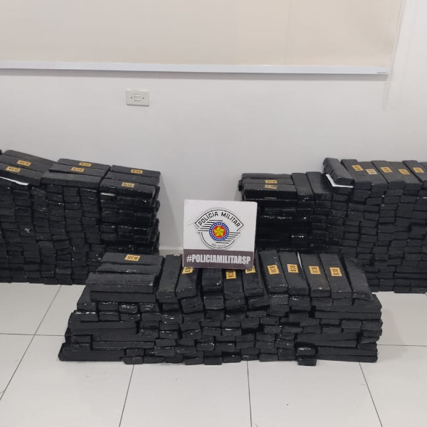 Homem é preso com 429 kg de maconha em vicinal na região