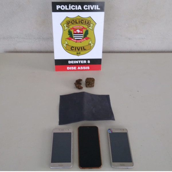 Polícia faz apreensão de drogas e prende mulher em flagrante