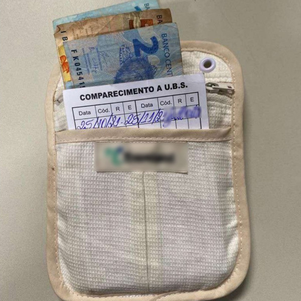 Armado com tesoura, assaltante rouba idosa que pagava medicamento em farmácia 