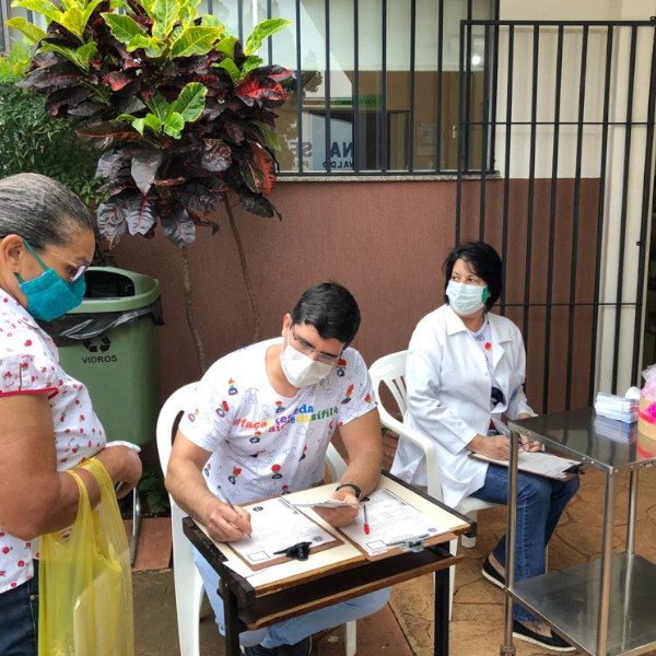Outubro Rosa: equipe do SAE/CTA realiza atividades nas Unidades de Saúde