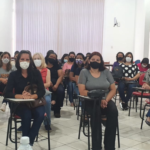 Vereadores prestigiam formatura das integrantes do programa Frente de Trabalho
