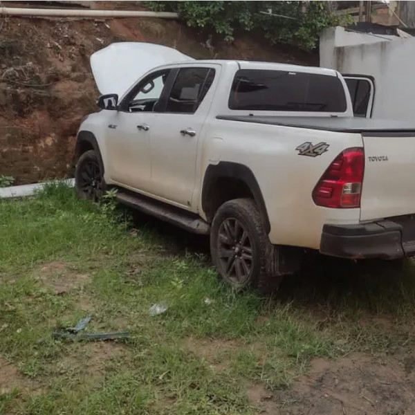 Caminhonete roubada em Paraguaçu Paulista é localizada pela PM em residência em Presidente Prudente