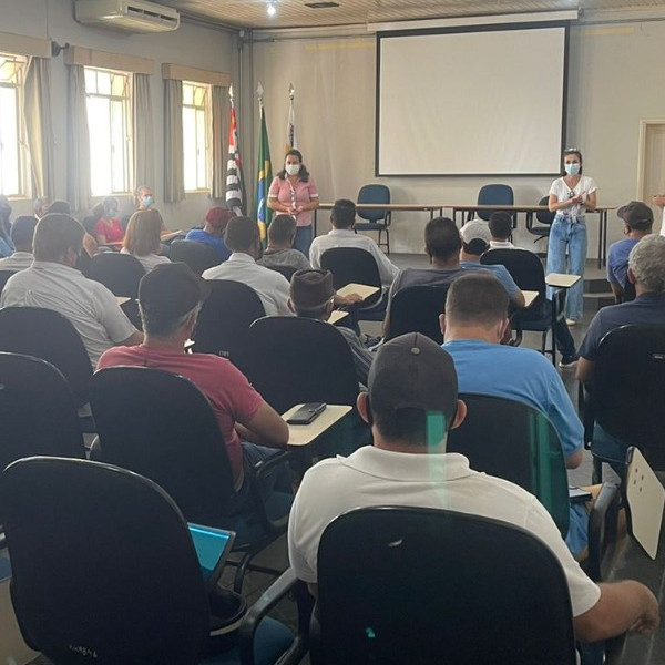 Condutores de veículos escolares públicos participam de capacitação