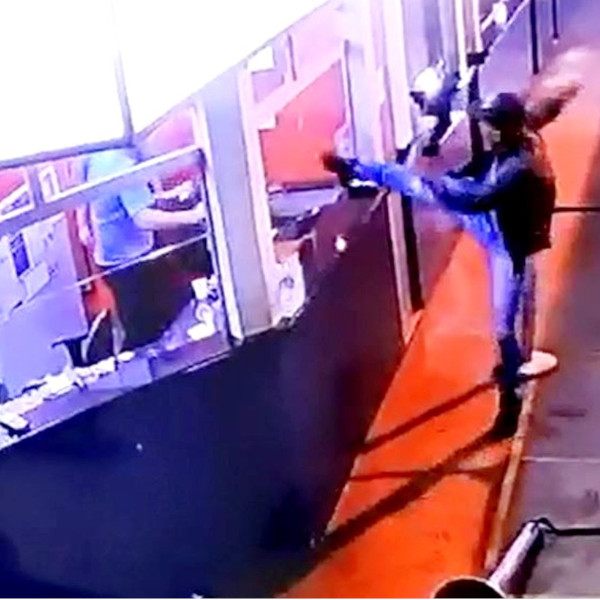 Homem quebra vidros de guichê após não conseguir comprar passagem na rodoviária