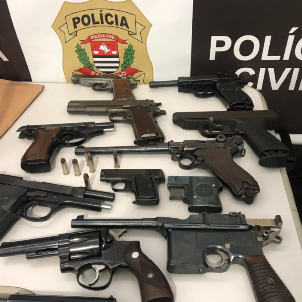 Encontradas mais armas de guerra e outras raras em imóvel de coronel acusado de matar funcionário