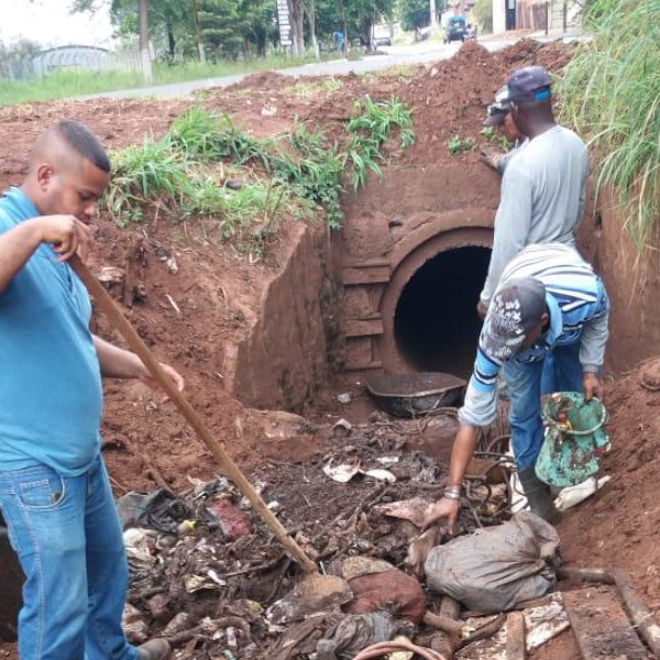 Prefeitura faz limpeza de extensa tubulação na Barra Funda 