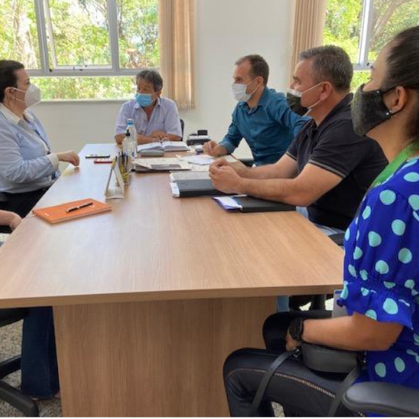 Prefeito Antian recebe equipe do SEBRAE