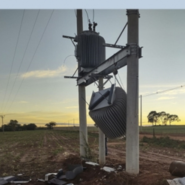 Em flagrante, homens são presos furtando transformador de energia 