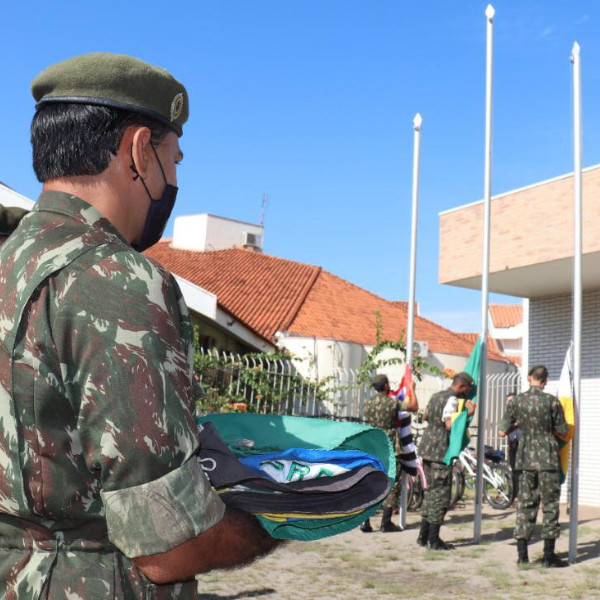 Prefeitura realiza cerimônia de troca de bandeiras