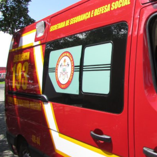 Garupa morre e motociclista fica gravemente ferido em acidente