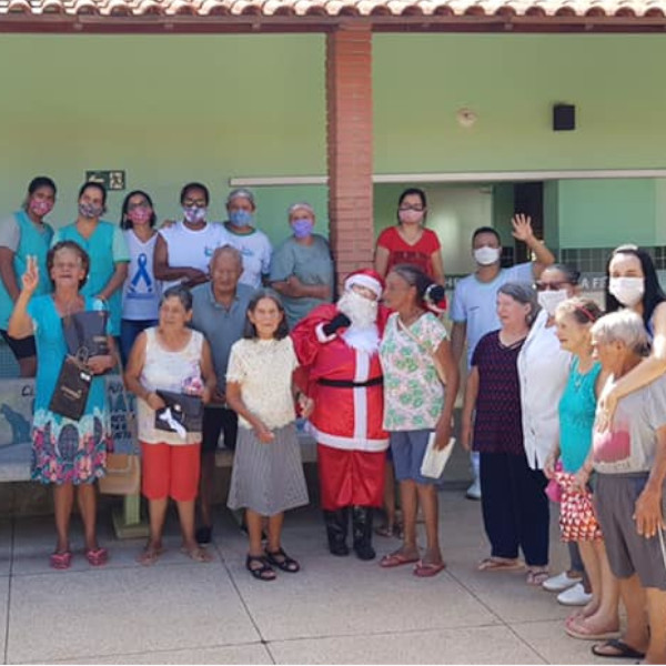 Todos são adotados e presenteados na Campanha “Natal Solidário Lar dos Idosos” 