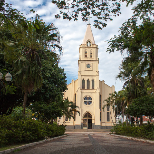 Até as 13 horas, tem vacina e teste rápido na Praça da Matriz