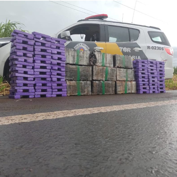 Polícia Rodoviária apreende quase 300 quilos de maconha na Raposo Tavares