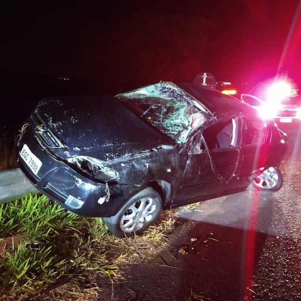 Motorista fica gravemente ferido após capotar carro em rodovia de Paraguaçu