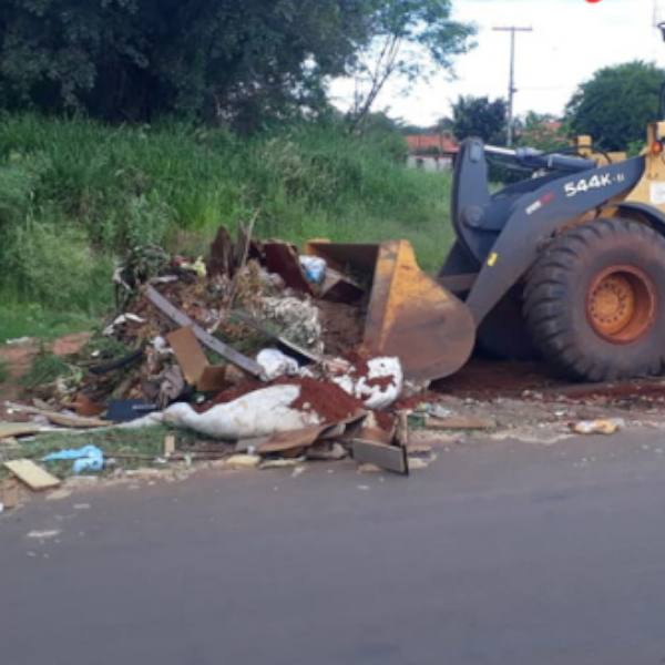 Meio Ambiente, Obras e Saúde promovem mutirão de limpeza em Paraguaçu