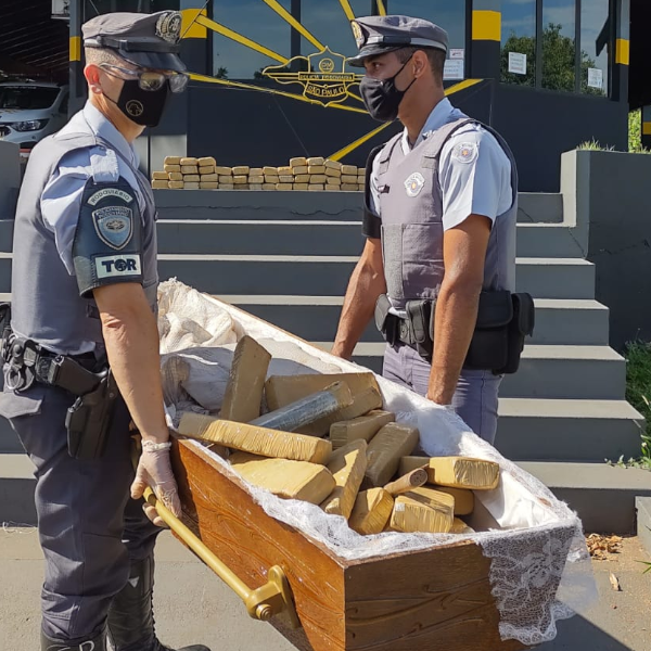 Maconha é apreendida dentro de caixão na Raposo Tavares