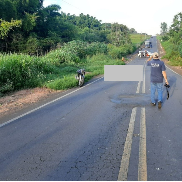 Motociclista morre após atingir cavalo solto em vicinal