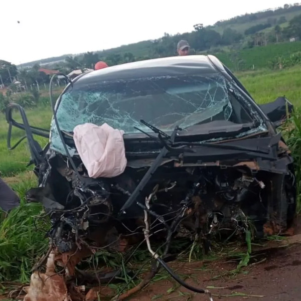 Motoristas morrem em colisão frontal em vicinal da região
