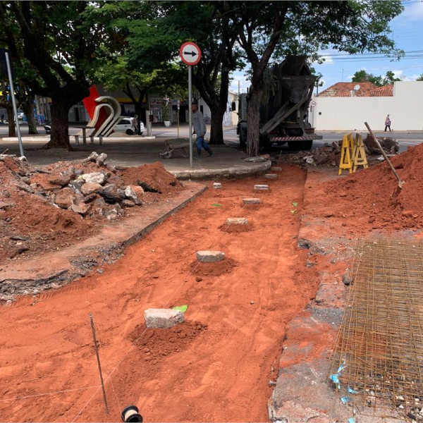 Prefeitura entrega sarjetão na Siqueira Campos