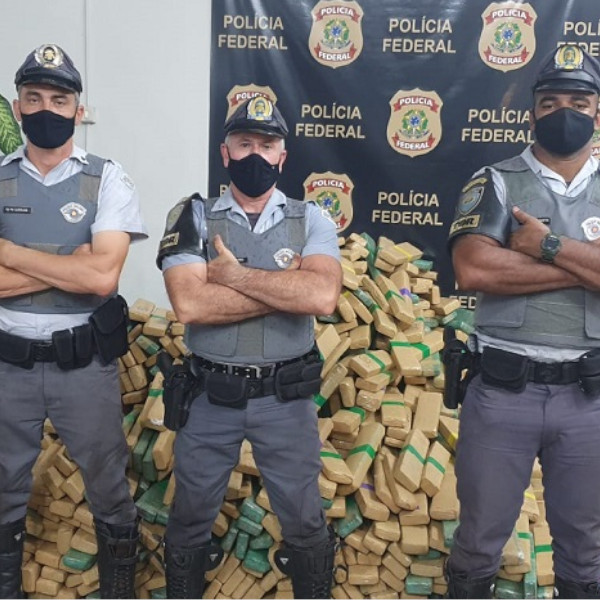 Mais de 1,5 tonelada de maconha é localizada em meio à carga de sucata