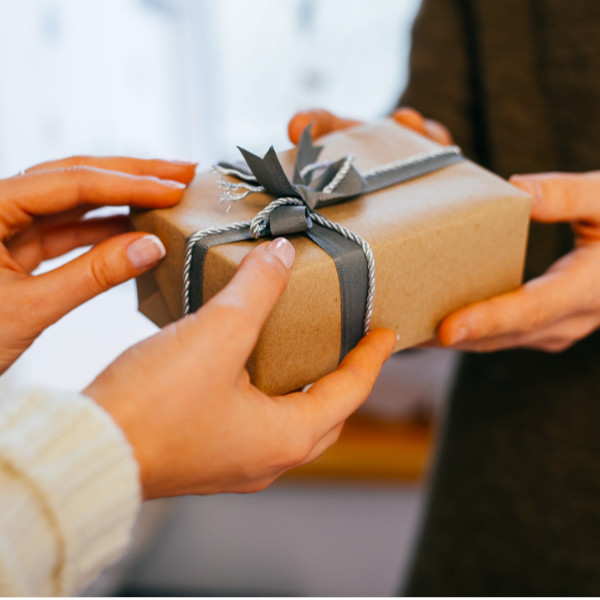 Lojas são obrigadas a trocar presentes de Natal? Saiba o que diz a lei