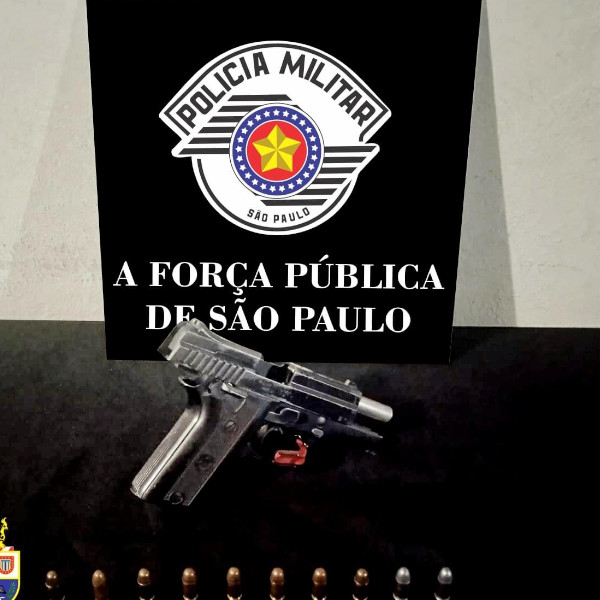 Polícia Militar prende um dos três ladrões que assaltaram lanchonete e roubaram arma de agente