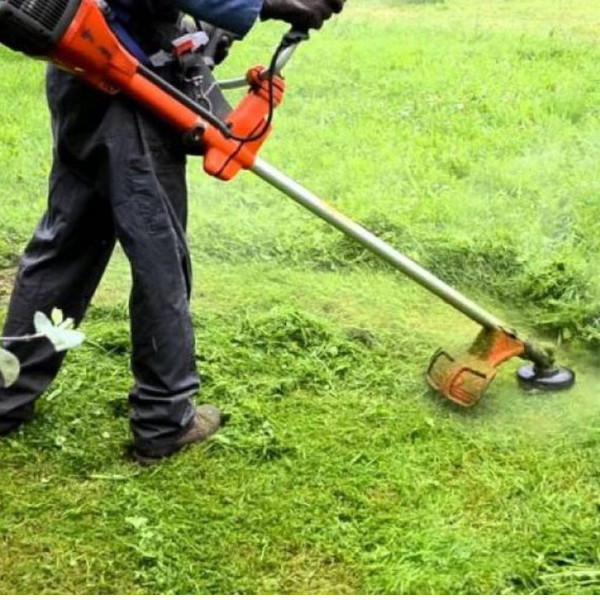 Quatá inicia campanha para limpeza de calçadas e terrenos particulares
