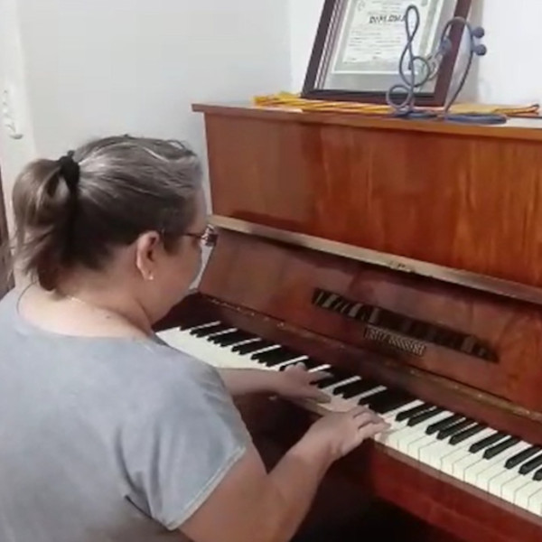 Professora de música Priscila Marson falece em consequência da Covid-19; vídeo