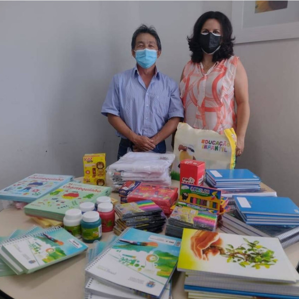 Educação entrega material escolar para mais de 5,5 mil alunos da Rede Municipal de Ensino