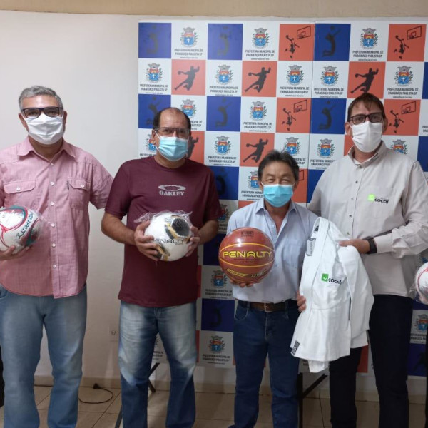Cocal, unidade de Paraguaçu Paulista, entrega material esportivo aos projetos municipais