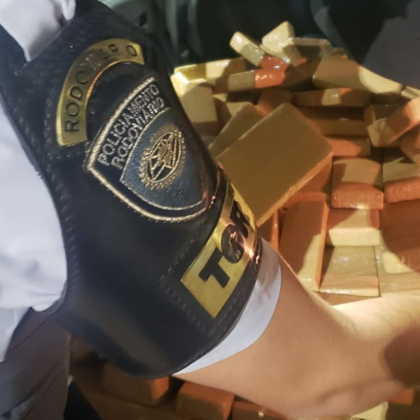Em fuga da Polícia Rodoviária, traficante provoca acidente e acaba preso